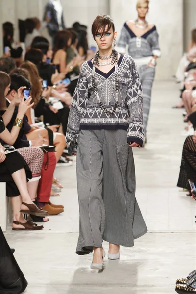 Look 19